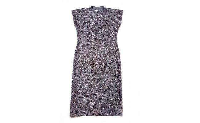 Vestido de paetê Marui Akamine por R$445 na <a href="http://maruiakamine.fplace.com.br/index.php?route=product/product&product_id=67300" target="blank_">Fashionera</a>