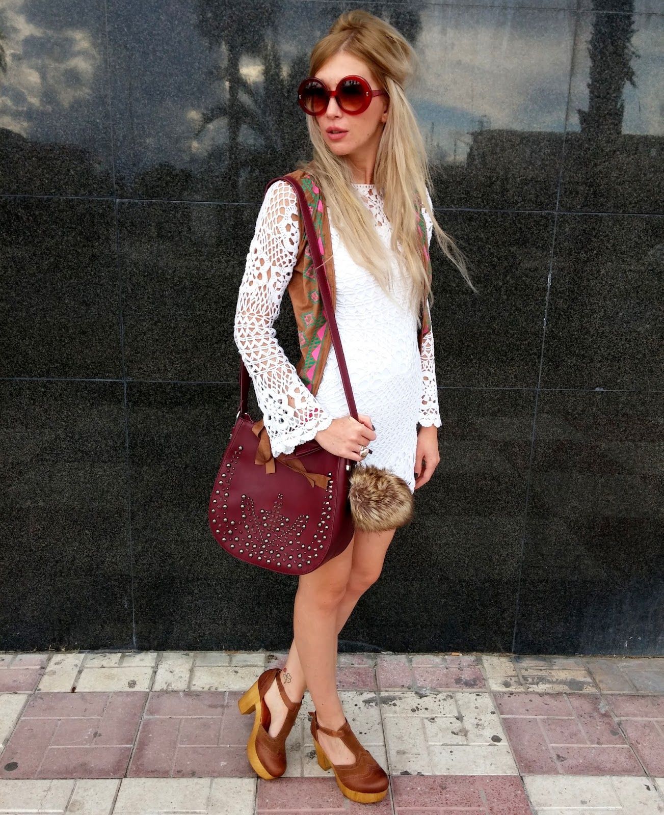 Foto: Reprodução / <a href="http://www.plantofelek.com/2015/10/lace-dress-fringe-vest.html" target="_blank">Plantofelek</a>