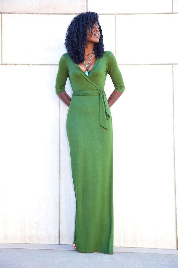 Foto: Reprodução / <a href=" http://stylepantry.com/2015/09/25/olive-wrap-maxi-dress/ " target="_blank"> Stylepantry </a>