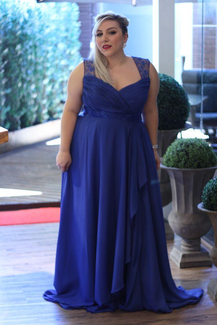 Foto: Reprodução / <a href=" http://juromano.com/looks/vestido-de-festa-plus-size-para-formaturas-casamentos-e-ano-novo " target="_blank">Ju Romano</a>