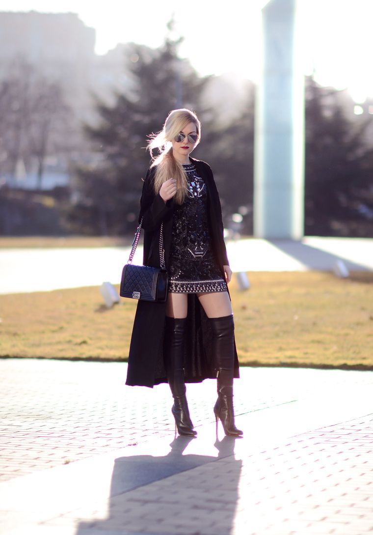 Foto: Reprodução / <a href="http://www.ohmyvogue.com/2015/03/black-and-silver.html" target="_blank">Oh My Vogue</a>