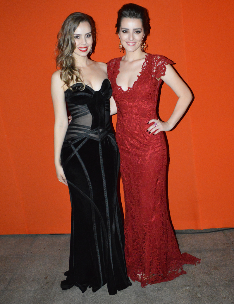 Foto: Reprodução / <a href="http://www.misturebachic.com.br/2014/01/look-da-tati-formatura.html" target="_blank">Mistureba Chic</a>