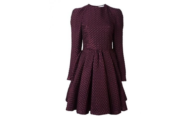 Vestido rodado manga longa por R$3.150,00 na <a href="https://www.farfetch.com/br/shopping/women/daizy-shely-vestido-gode-item-11563287.aspx?utm_source=1575104&utm_medium=affiliate&utm_campaign=zanoxbr&utm_content=deeplink" rel="nofollow" target="blank_">Farfetch</a>
