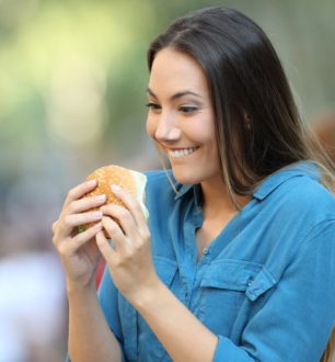 10 sintomas frequentes para identificar a compulsão alimentar
