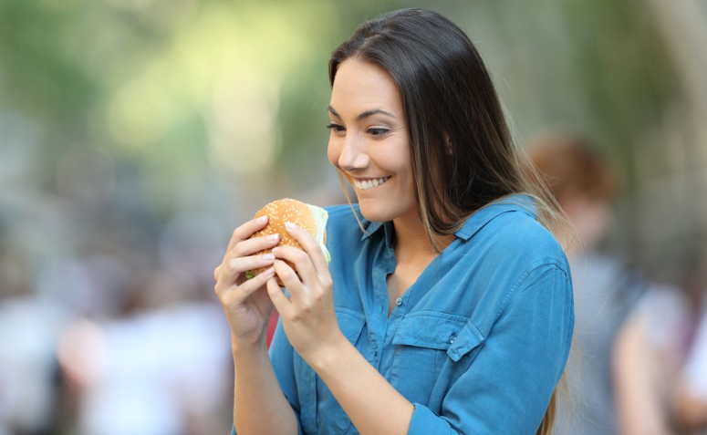 10 sintomas frequentes para identificar a compulsão alimentar