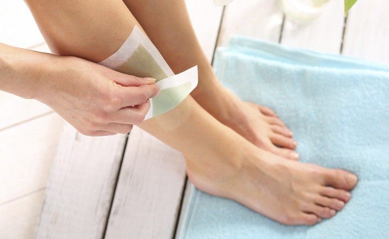 Depilação caseira: métodos e dicas para remover os pelos sozinha