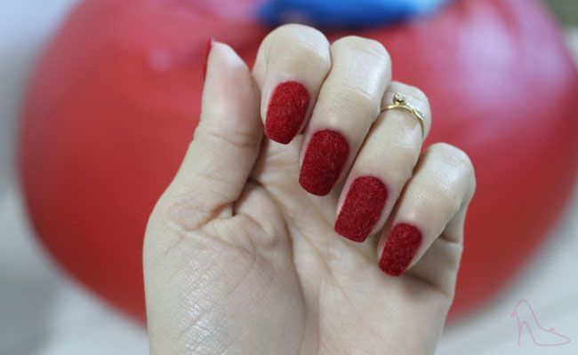 unhas-de-veludo-vermelho