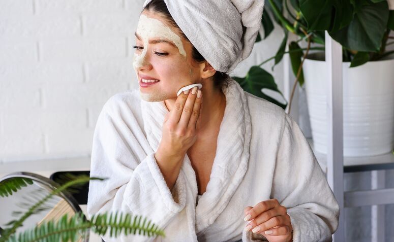 Como tirar manchas do rosto: produtos e tratamentos para renovar a sua pele