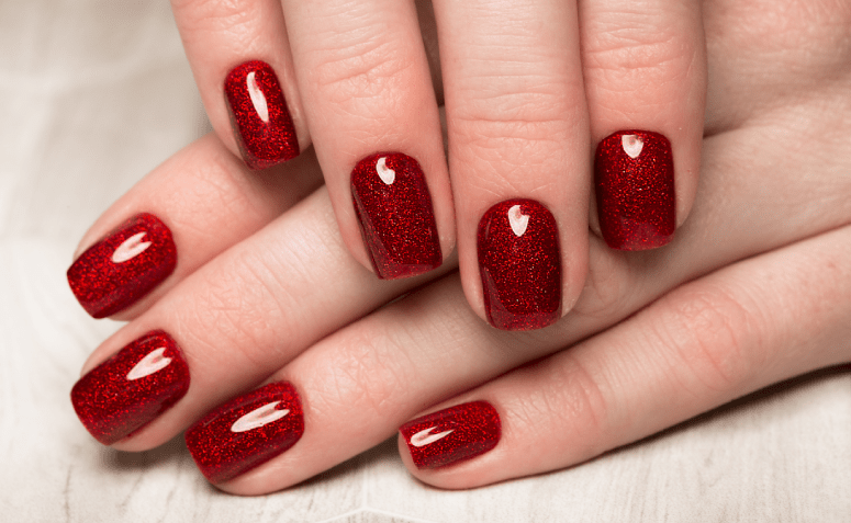 Unhas com glitter: 50 inspirações e tutoriais para se jogar no brilho