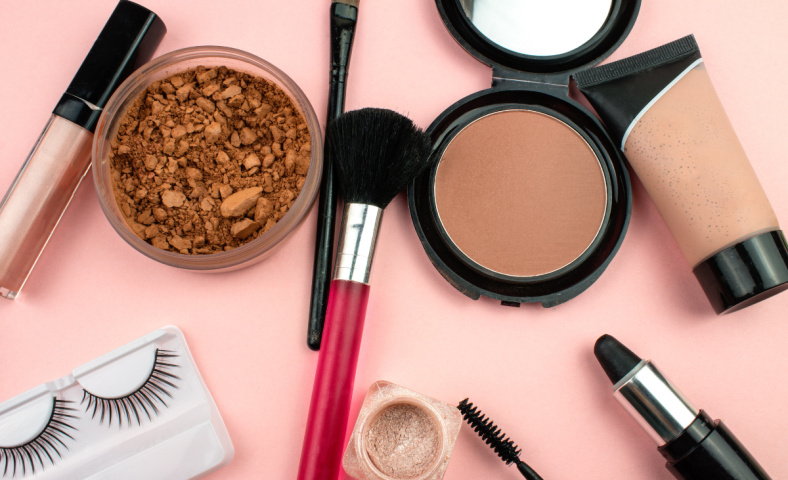 Os 10 produtos de maquiagem mais indicados pelas blogueiras brasileiras