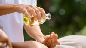 5 benefícios da massagem tântrica e dicas para praticar o toque consciente