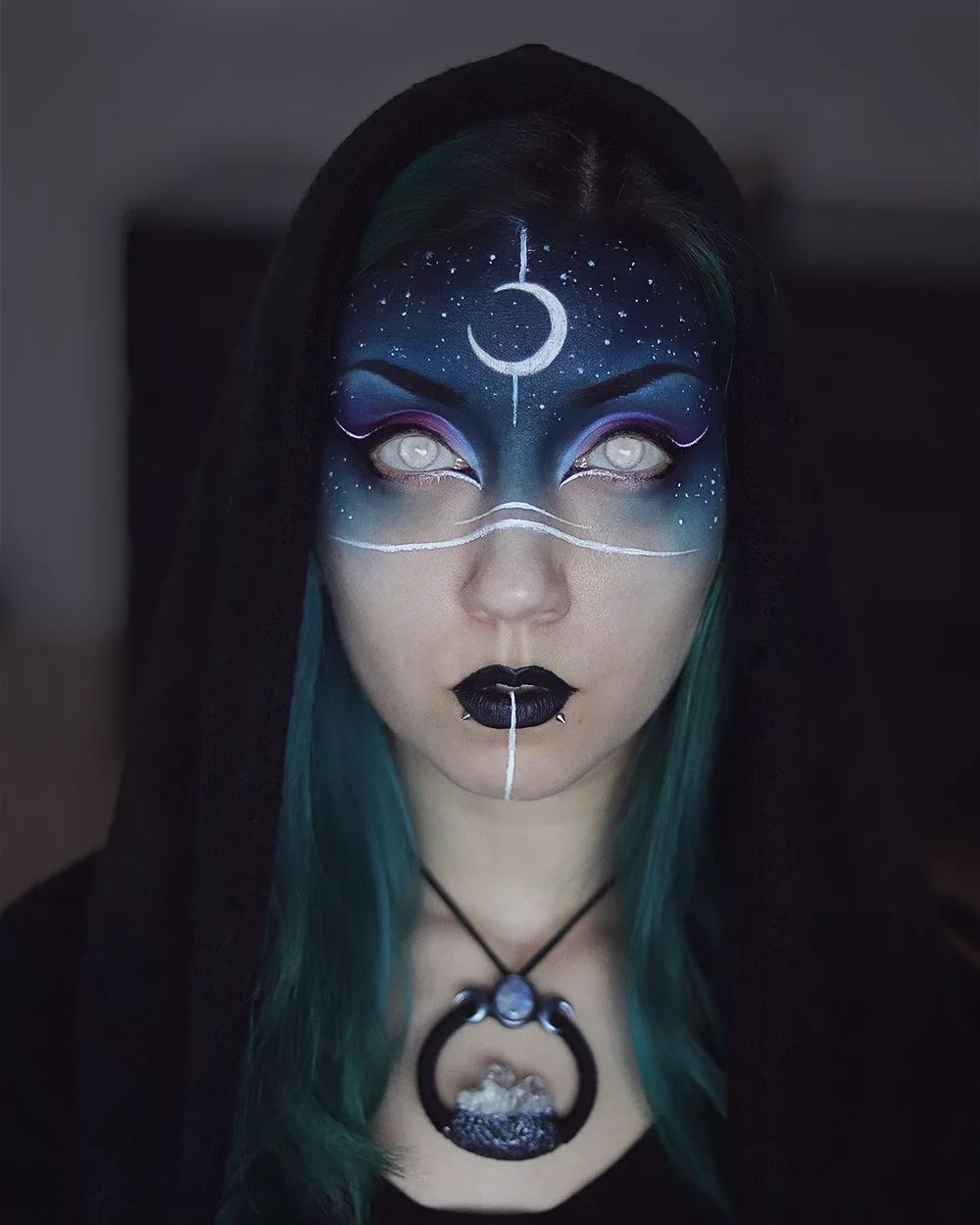 Foto: Maquiagem de bruxa fácil para fazer no Halloween: essa inspiração usa  batom preto - Purepeople