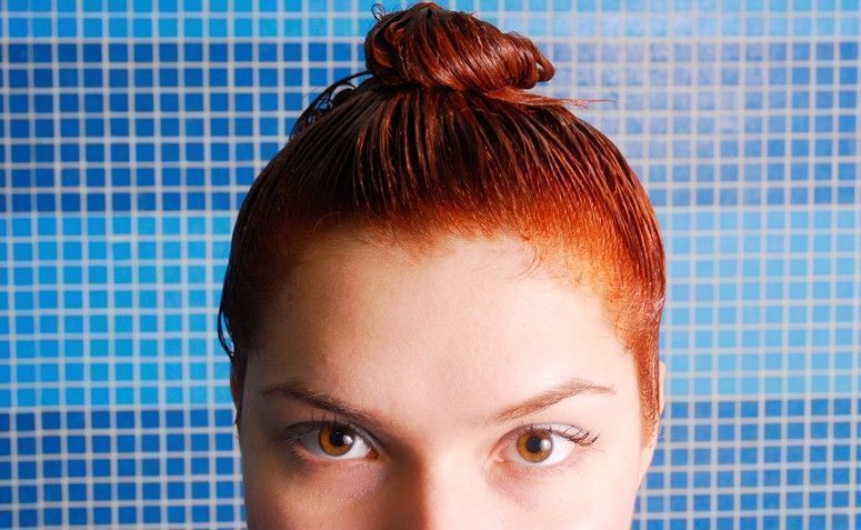 8 maneiras eficazes de tirar manchas de tinta de cabelo da pele