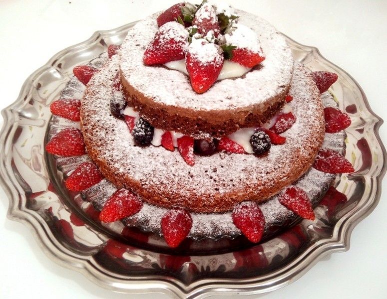 Naked cake com massa de iogurte. Foto: Reprodução / Cozinhando para 2 ou 1
