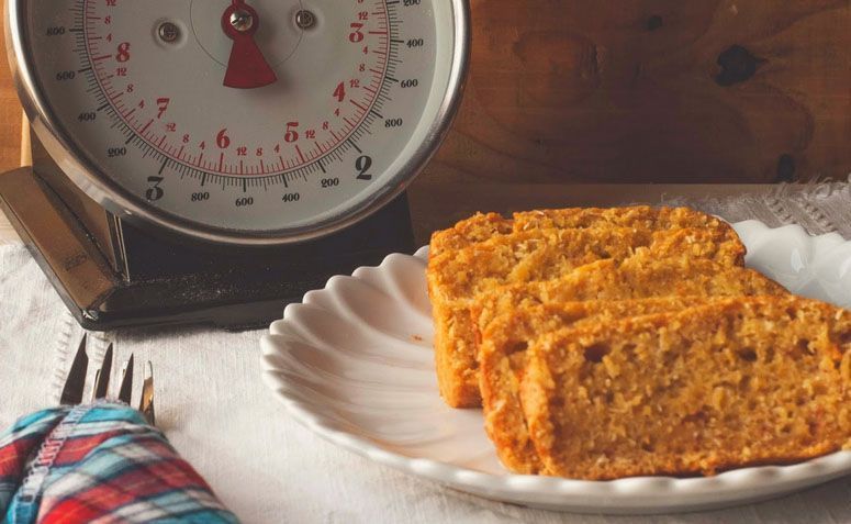 Bolo de cenoura e coco. Foto: Reprodução / Delícias Cá de Casa