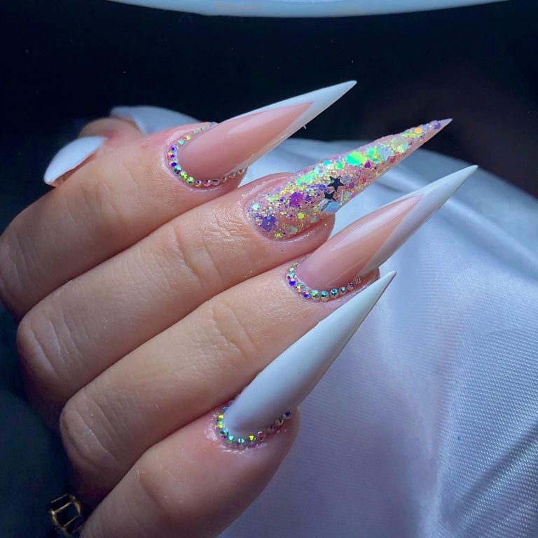 Unhas stiletto: o que é, como fazer e 20 ideias poderosas