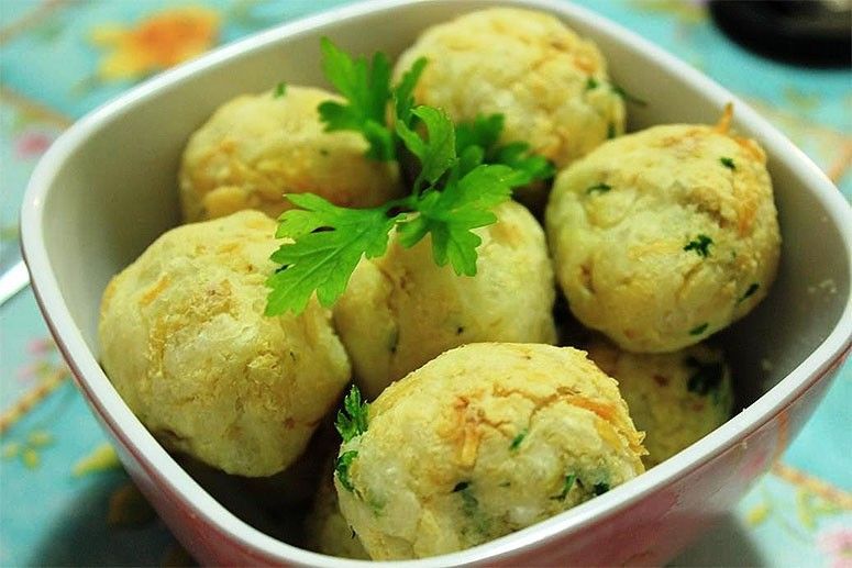 Bolinhas de mandioca com frango. Foto: Reprodução / Panelinha Saudável