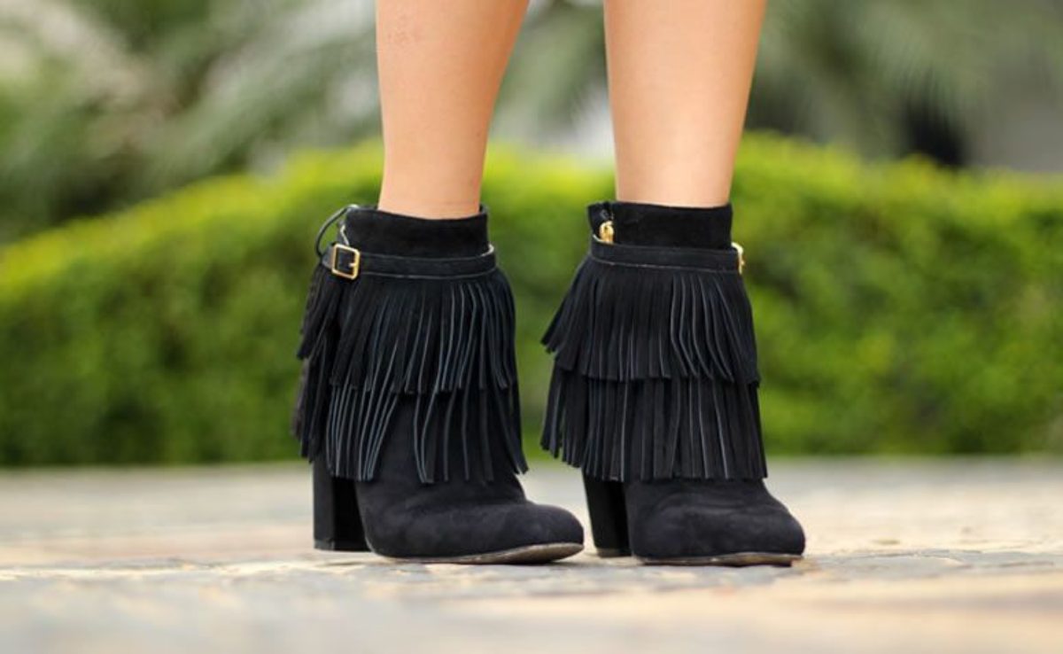 bota cano curto com franja