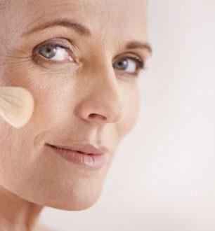 Maquiagem para pele madura: saiba como valorizar a beleza do seu rosto