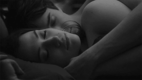 dormir-de-conchinha-3.gif