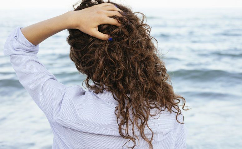 Leave-in: como usar o produto que hidrata e protege o cabelo