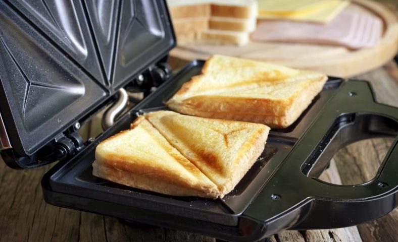 8 melhores maneiras de limpar uma sanduicheira ou grill