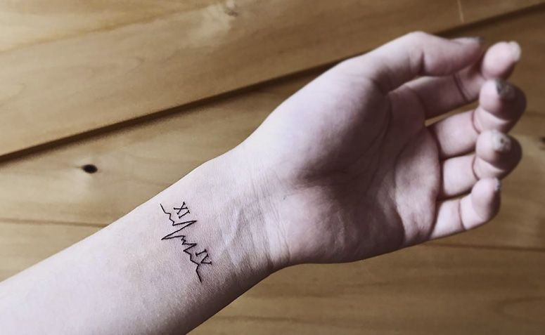 50 tatuagens de batimentos cardíacos para te inspirar a demonstrar seu amor