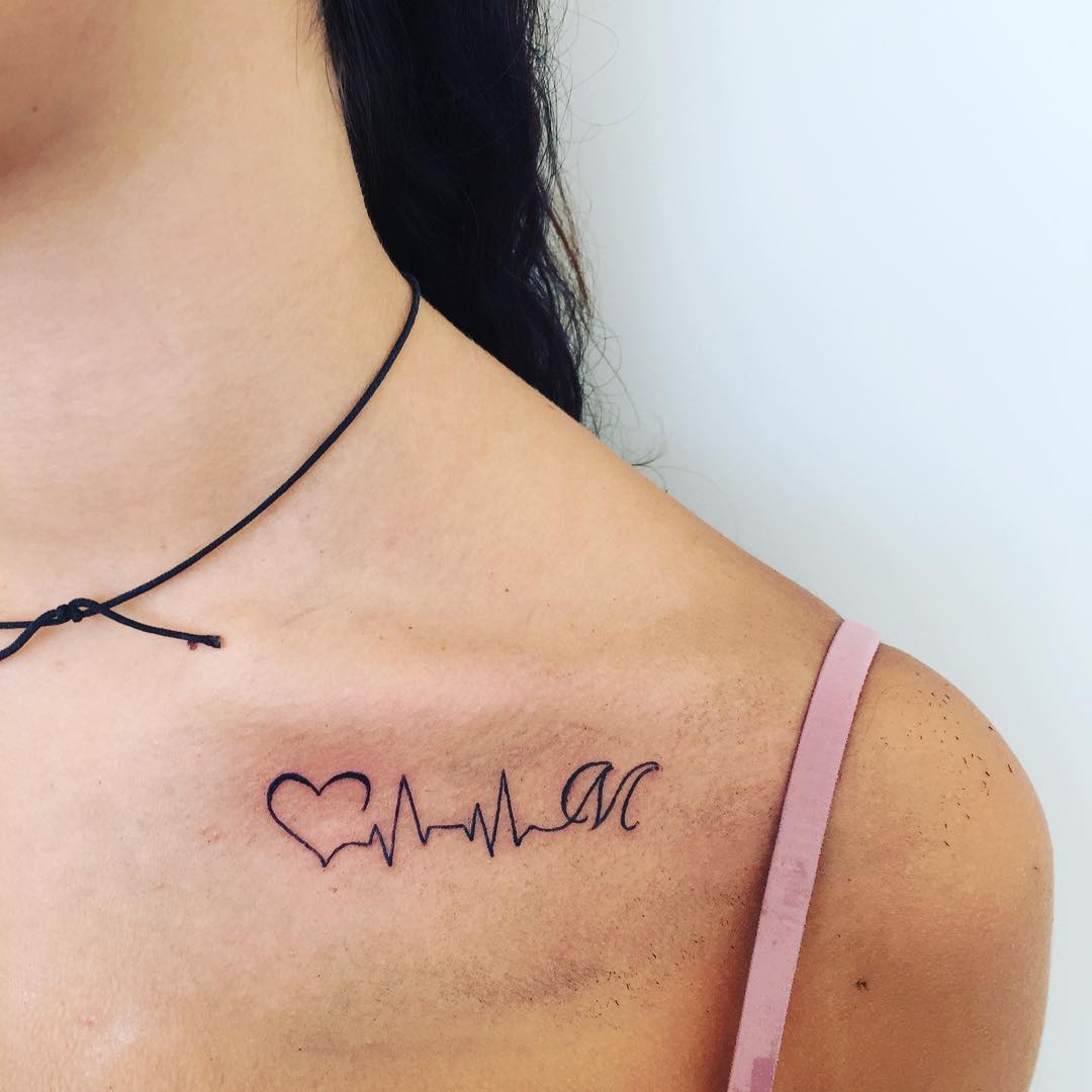 Featured image of post Tatuagem Letra M Em Formato De Coracao As tatuagens de cora o est o sempre em alta e contam com diversos significados