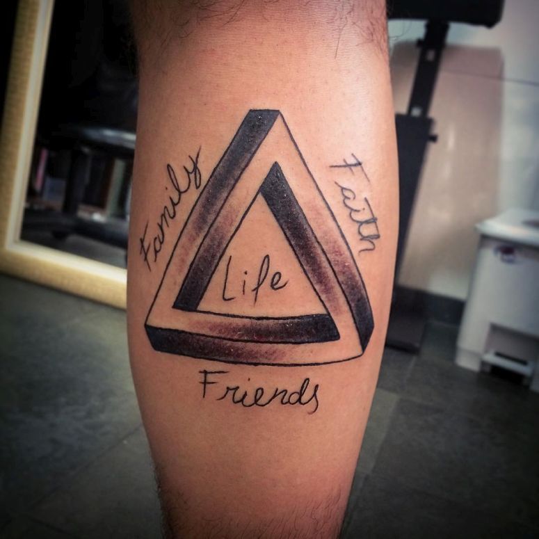 Tatuagem de triângulo seus significados e inspirações