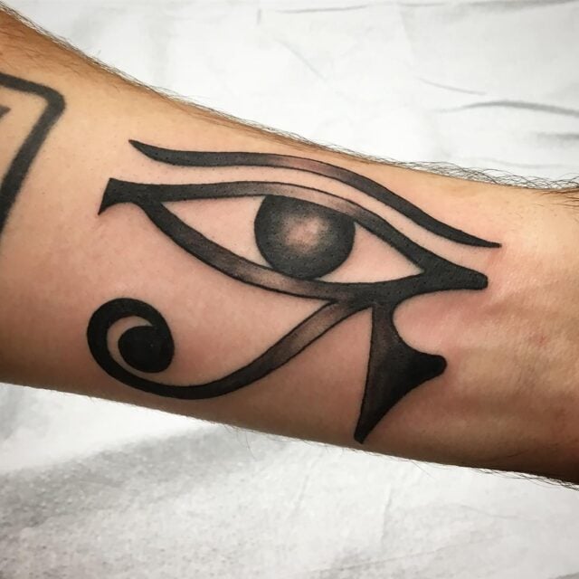 Tatuagem olho de Horus: conheça seus significados e inspire-se