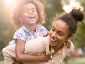 6 razões por que tios e tias são tão importantes na vida das crianças