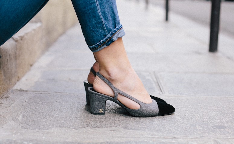 calça branca flare jeans