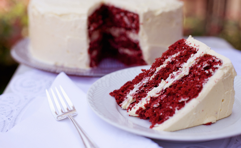 APRENDA COMO FAZER UM BOLO RED VELVET IMPECÁVEL E DELICIOSO