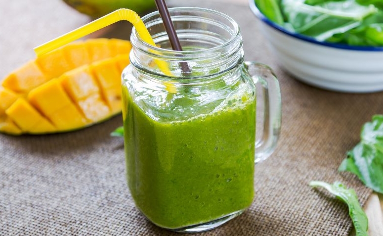 Smoothie pentru piele strălucitor de 2 minute pe care oamenii nu-l pot opri