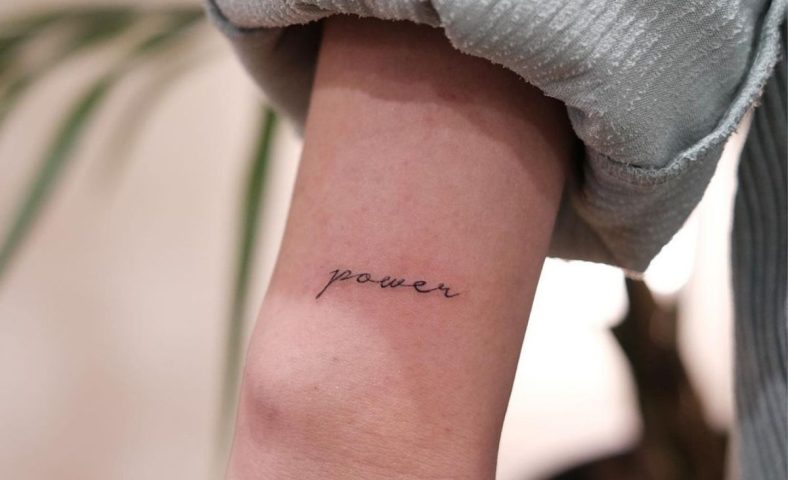 Tatuagem no pulso é opção discreta e íntima para você