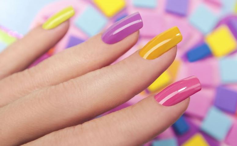 Como fazer o esmalte secar mais rápido: 4 truques simples