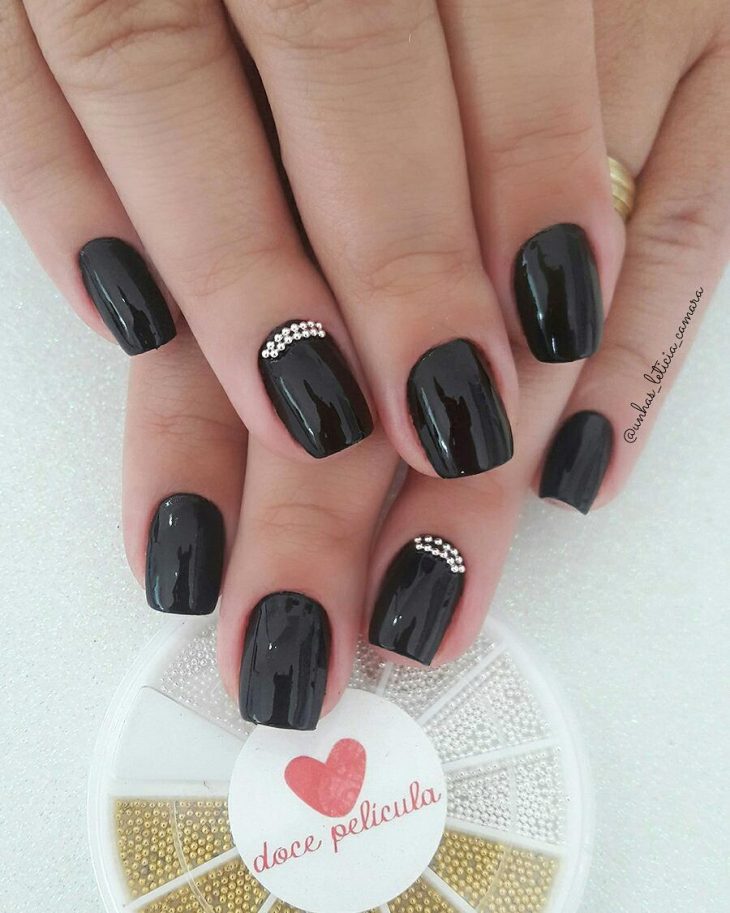 Featured image of post Simples Unhas Pretas Decoradas Isso porque o pr prio preto j uma cor impactante