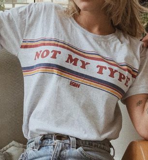 Camiseta vintage: 20 looks que provam como essa peça é cool