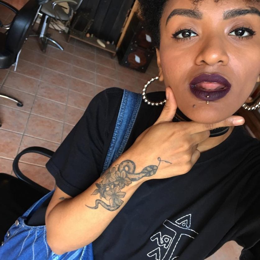 Tatuagem em pele negra: tire suas dúvidas e confira 30 inspirações