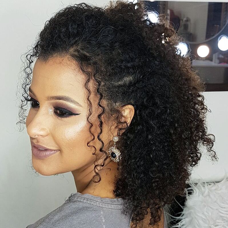 Trança em cabelo cacheado: 30 ideias para um penteado marcante – Rafaela  Gomes Barbosa