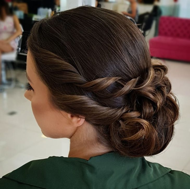 Coque baixo: 30 inspirações para aderir ao penteado - Speedy Bronze