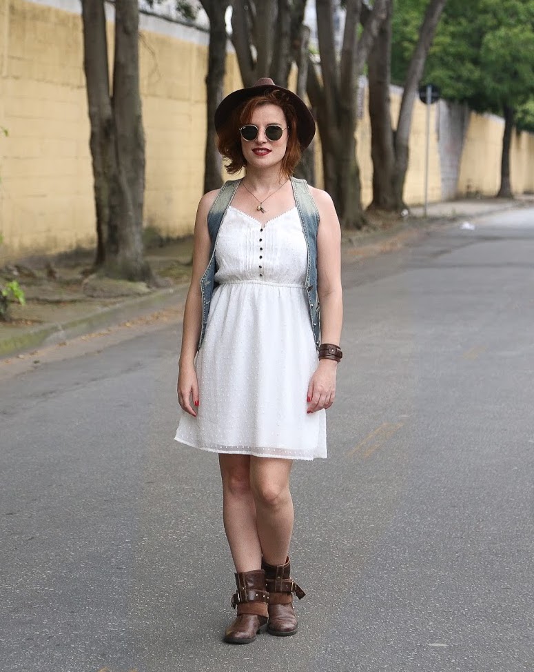 vestido branco com bota
