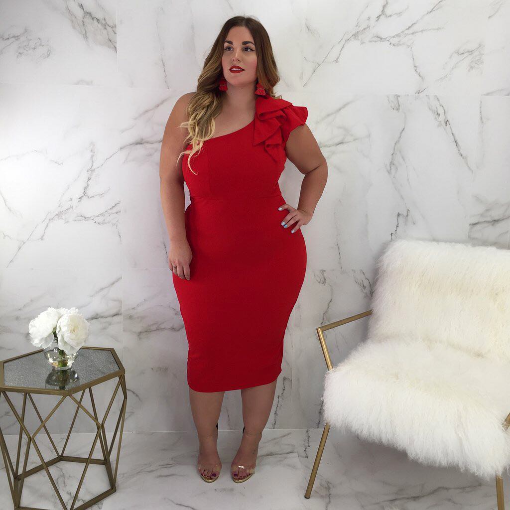 vestido midi plus size para casamento