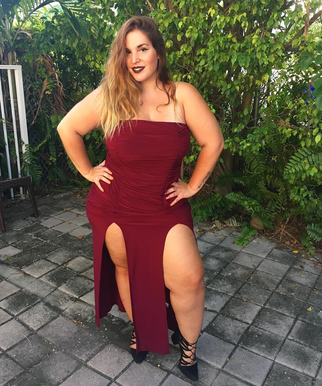 vestido marsala plus size curto