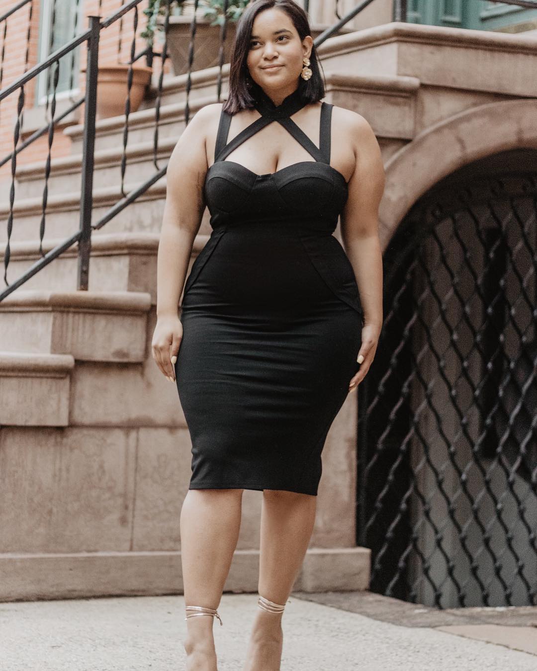 vestido de festa preto curto plus size