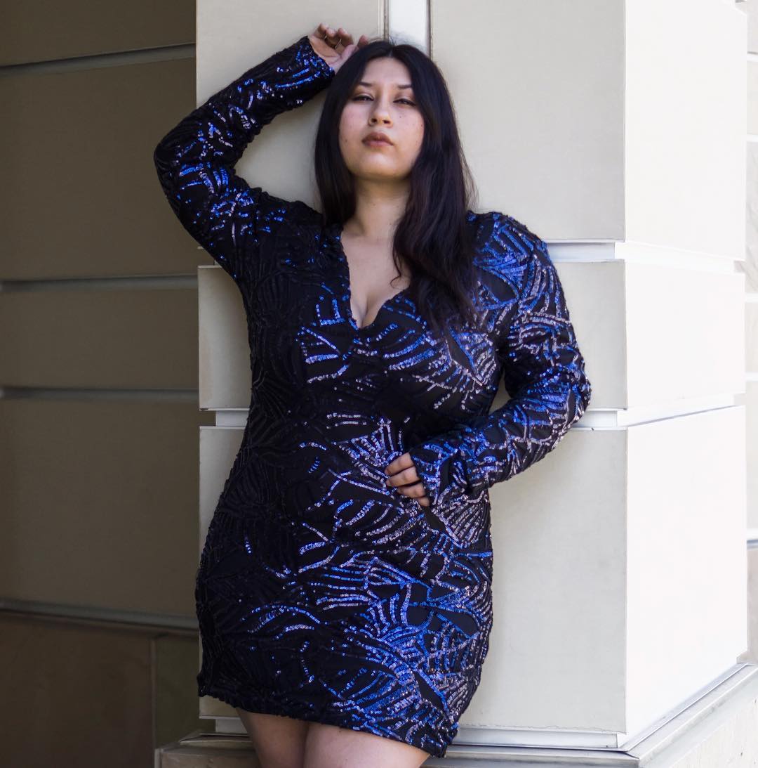 vestido plus size com brilho