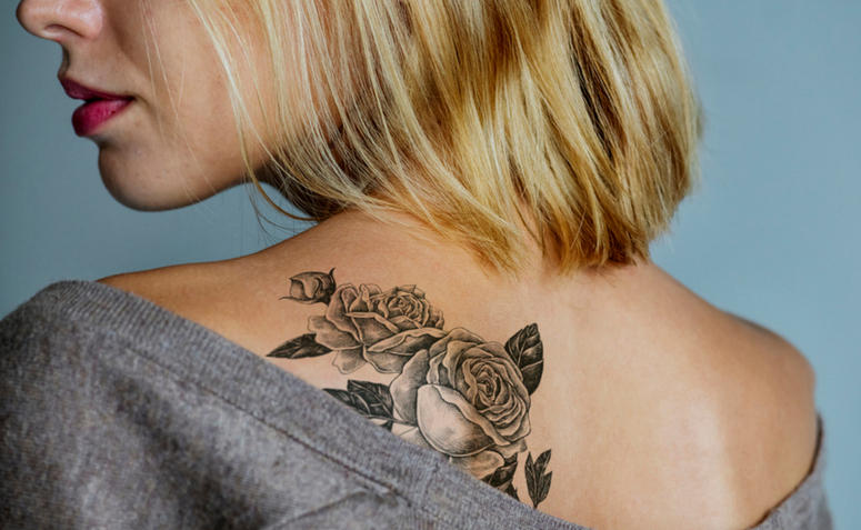 123 ideias incríveis de tatuagens de rosas para você se inspirar
