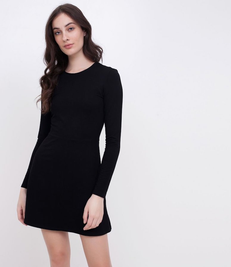 modelo de vestido curto preto