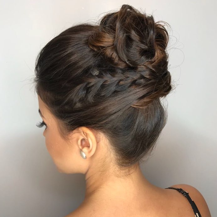 Coque com trança: 65 variações deste penteado charmoso e como fazer