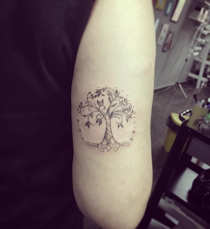 Tatuagem de árvore 80 ideias para você pensar na sua (FOTOS)